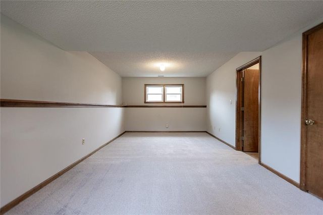 8631 NE 110th Street, Kansas City, MO 64157