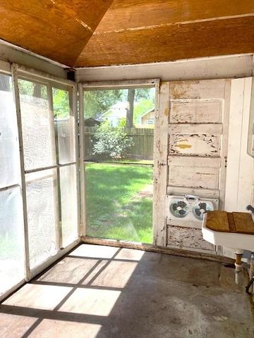 6211 Gresham Street, Wallis, TX 77485