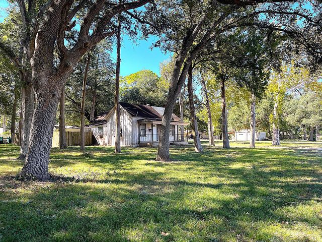 6211 Gresham Street, Wallis, TX 77485