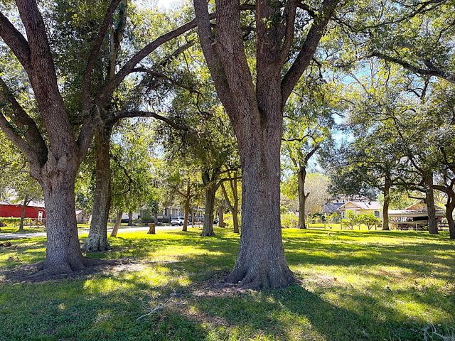 6211 Gresham Street, Wallis, TX 77485