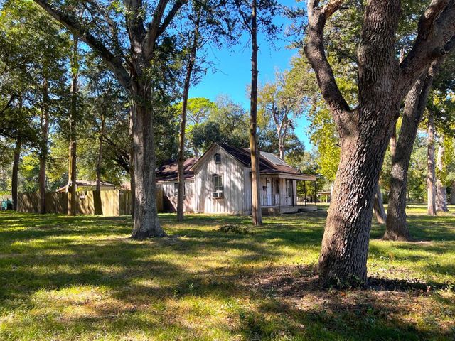 6211 Gresham Street, Wallis, TX 77485