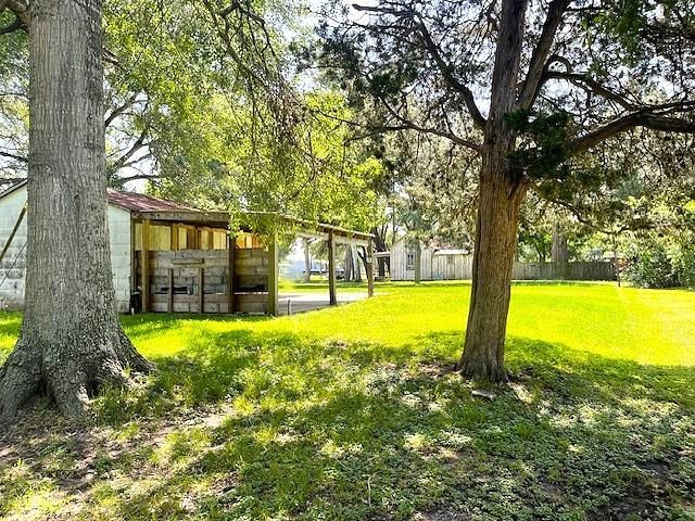 6211 Gresham Street, Wallis, TX 77485