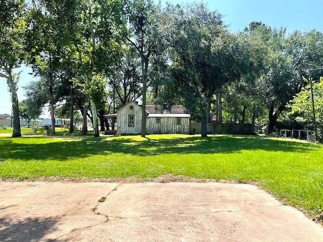 6211 Gresham Street, Wallis, TX 77485
