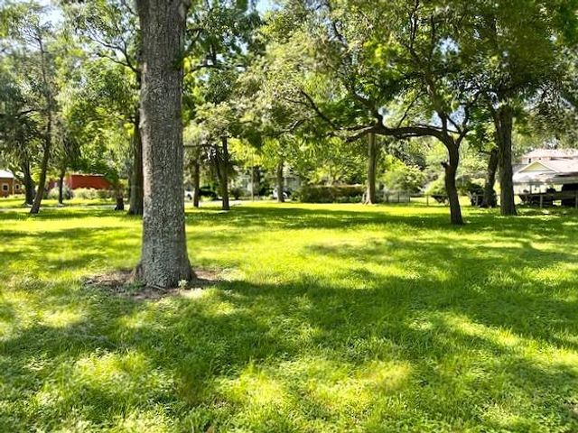 6211 Gresham Street, Wallis, TX 77485