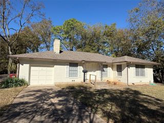 417 E 8th Street, Bonham, TX 75418