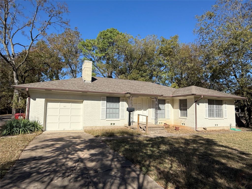 417 E 8th Street, Bonham, TX 75418