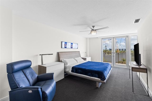 800 N TAMIAMI TRAIL 321, Sarasota, FL 34236