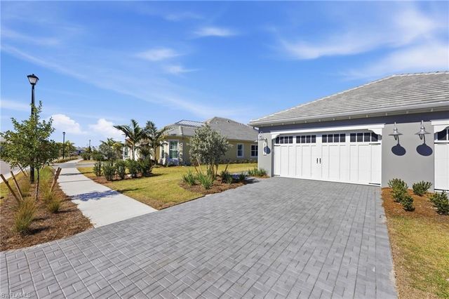 8937 Calypso CT, Naples, FL 34112