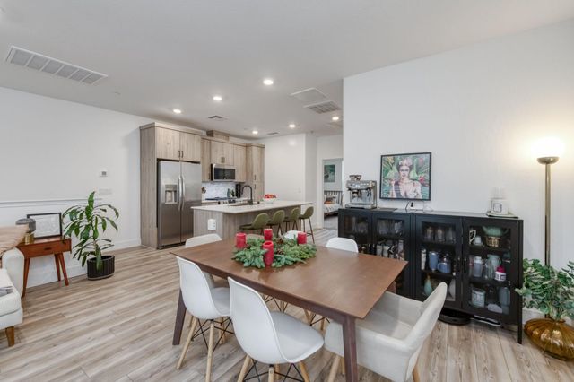 484 W Balsam Lane, Clovis, CA 93611