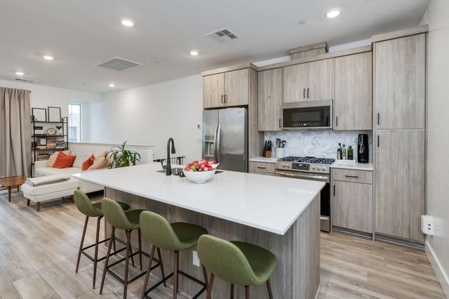 484 W Balsam Lane, Clovis, CA 93611