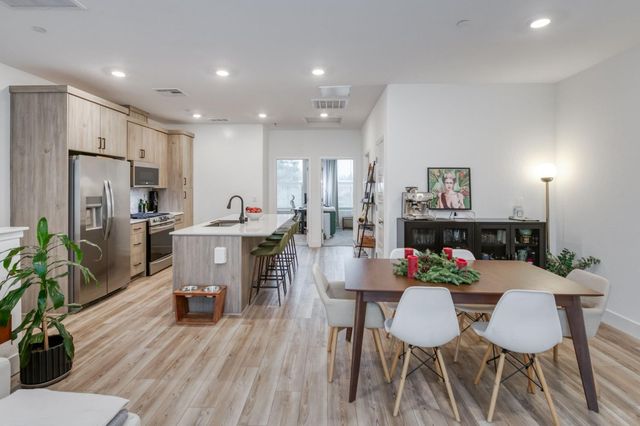 484 W Balsam Lane, Clovis, CA 93611