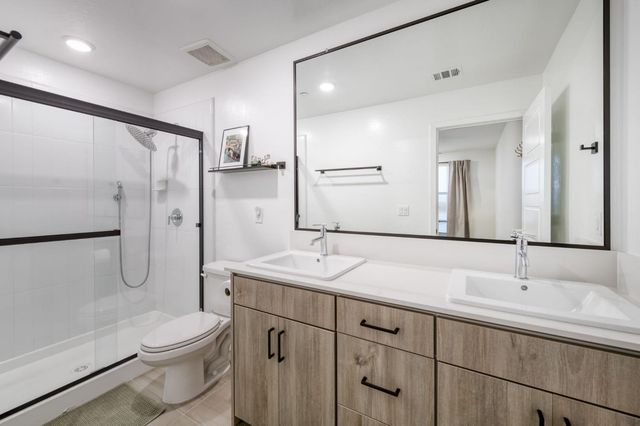 484 W Balsam Lane, Clovis, CA 93611