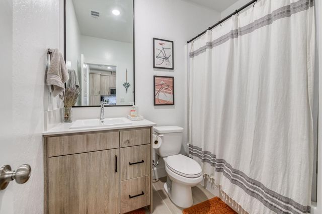 484 W Balsam Lane, Clovis, CA 93611