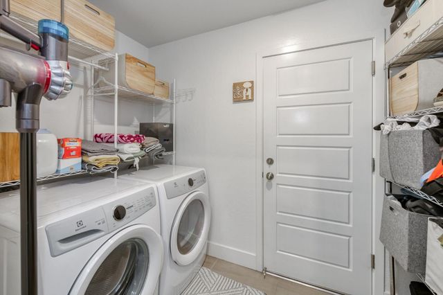 484 W Balsam Lane, Clovis, CA 93611