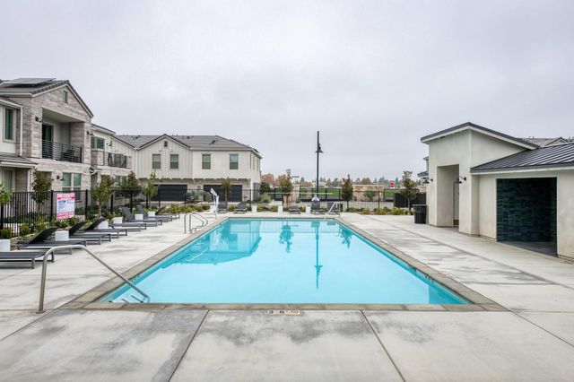 484 W Balsam Lane, Clovis, CA 93611