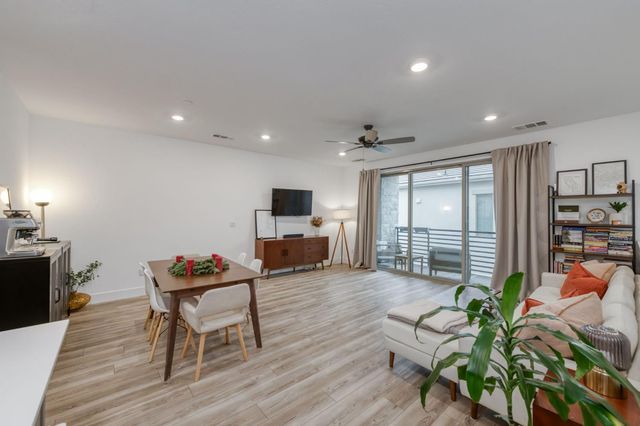 484 W Balsam Lane, Clovis, CA 93611