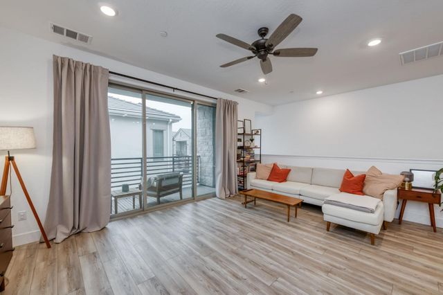 484 W Balsam Lane, Clovis, CA 93611