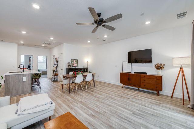 484 W Balsam Lane, Clovis, CA 93611