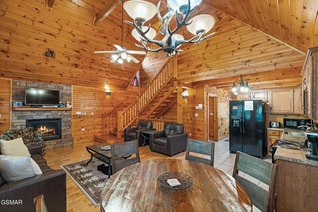 753 Glory Ridge Way, Gatlinburg, TN 37738