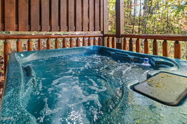 753 Glory Ridge Way, Gatlinburg, TN 37738