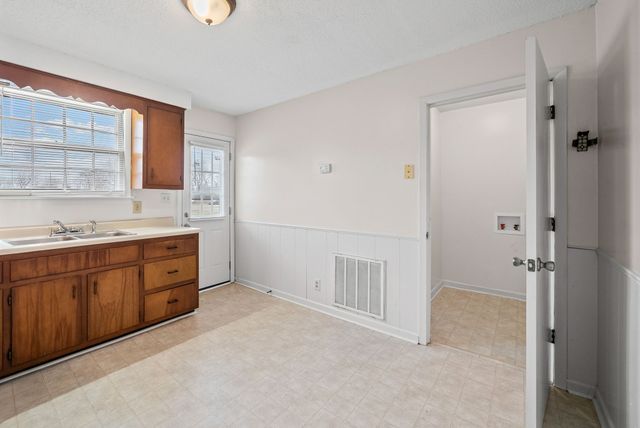 124 Tandy Dr Apt B, Clarksville, TN 37042