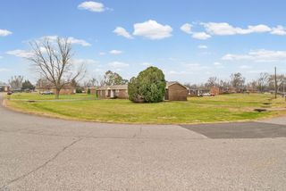 124 Tandy Dr Apt B, Clarksville, TN 37042