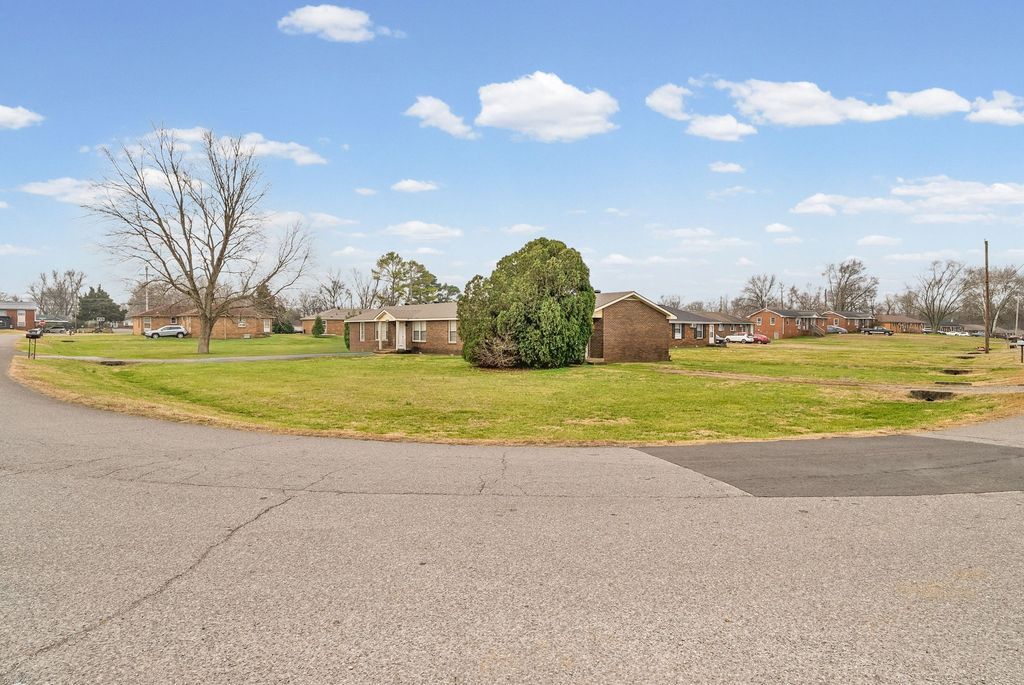 124 Tandy Dr Apt B, Clarksville, TN 37042