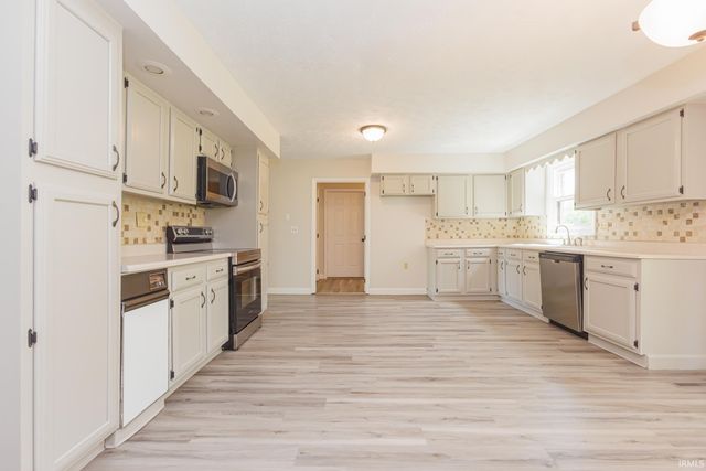 10810 N State Road 67, Albany, IN 47320