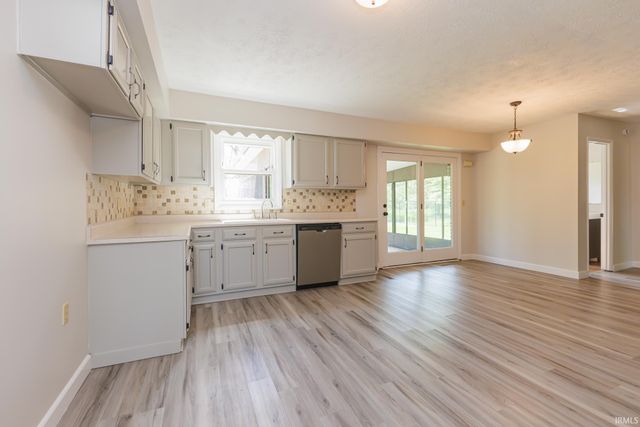 10810 N State Road 67, Albany, IN 47320
