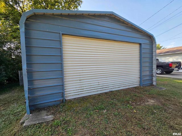 1216 9TH Avenue S, Clinton, IA 52732