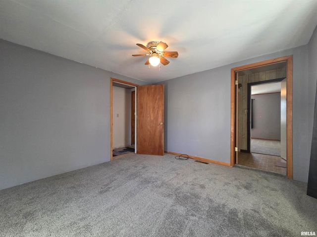 1216 9TH Avenue S, Clinton, IA 52732