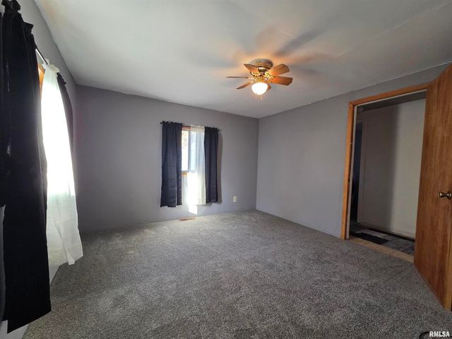 1216 9TH Avenue S, Clinton, IA 52732