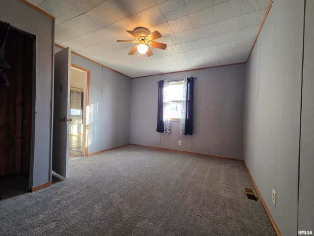 1216 9TH Avenue S, Clinton, IA 52732
