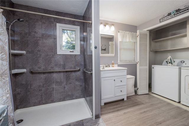 72 Mac Arthur Road, Greece, NY 14615