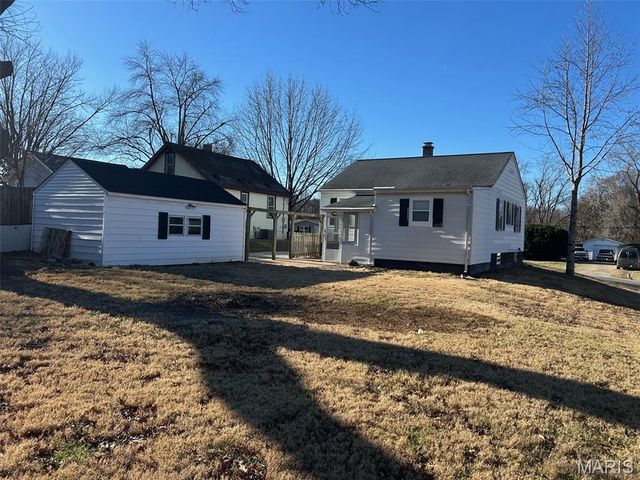 1210 3rd Avenue, Belleville, IL 62220