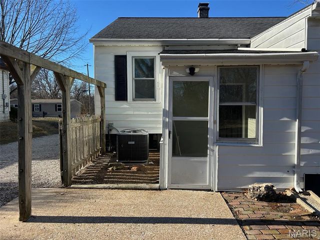 1210 3rd Avenue, Belleville, IL 62220