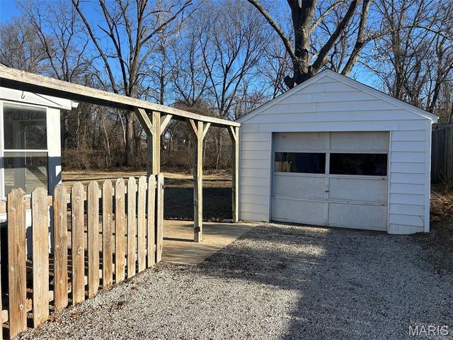 1210 3rd Avenue, Belleville, IL 62220