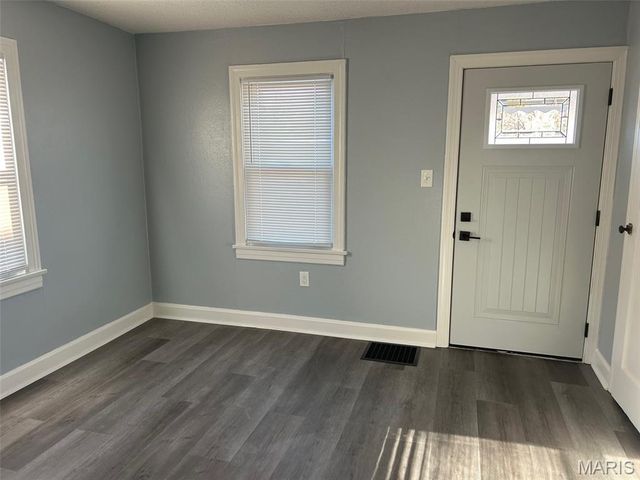 1210 3rd Avenue, Belleville, IL 62220