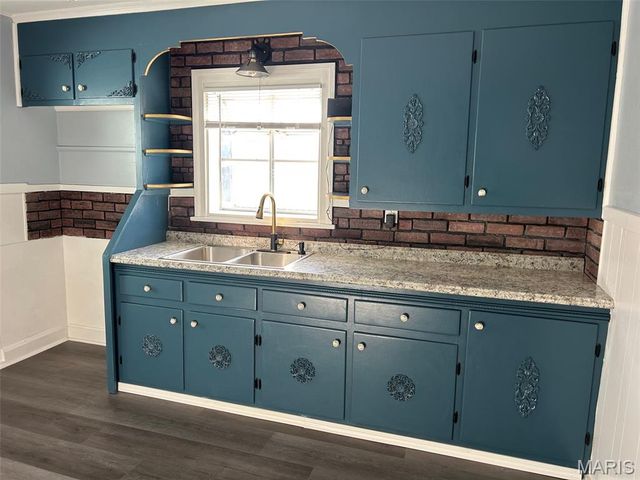 1210 3rd Avenue, Belleville, IL 62220