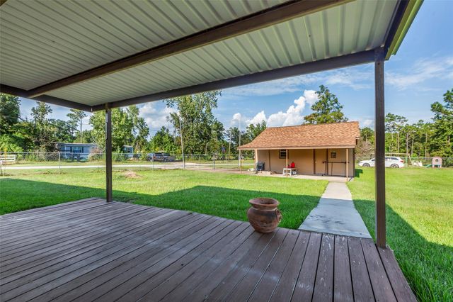 302 Walnut Cove, Onalaska, TX 77360