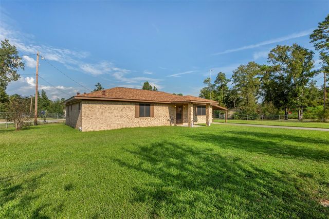 302 Walnut Cove, Onalaska, TX 77360