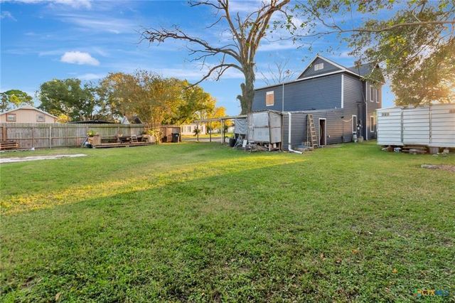 411 S Washington Street, El Campo, TX 77437