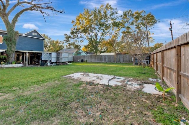 411 S Washington Street, El Campo, TX 77437