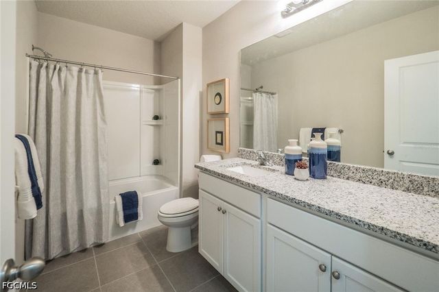 621 NE JUANITA CT, Cape Coral, FL 33909