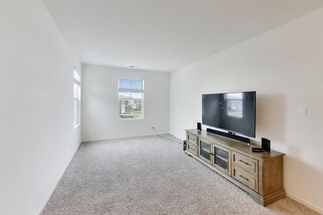 1566 Dublin Drive, Hampshire, IL 60140