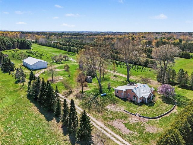 2707 W Hansen Road, Ludington, MI 49431