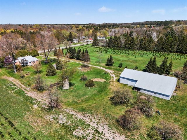 2707 W Hansen Road, Ludington, MI 49431