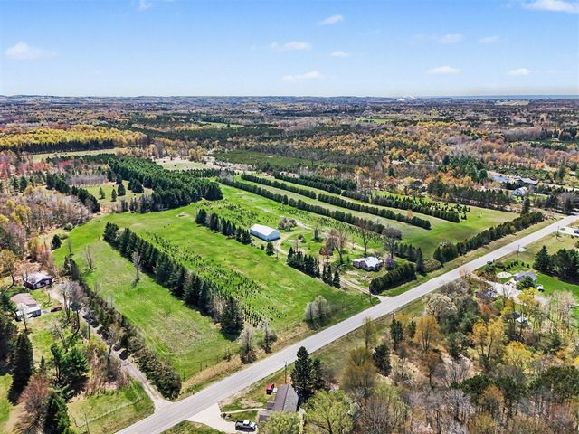 2707 W Hansen Road, Ludington, MI 49431