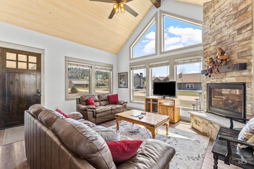 1089 Graham Dr, McCall, ID 83638 photo 2