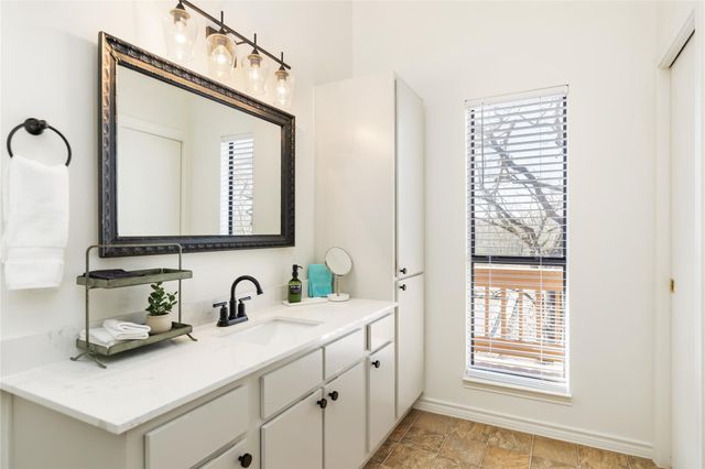 431 Shoreline Drive, Huntsville, TX 77320